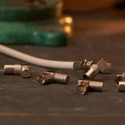 Переходник угловой гнездо F – штекер TV PROconnect Переходник угловой гнездо F – штекер TV PROconnect