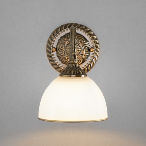 Настенный светильник со стеклянным плафоном 60106/1 античная бронза Eurosvet