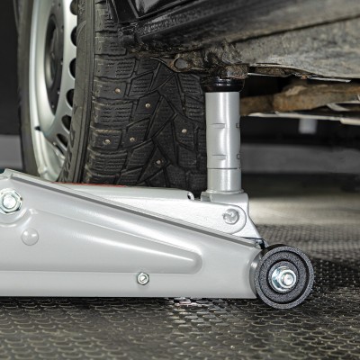 Домкрат гидравлический подкатной, 3 т, высота подъема 150-530 мм Matrix Домкрат гидравлический подкатной, 3 т, высота подъема 150-530 мм Matrix