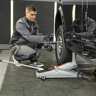 Домкрат гидравлический подкатной, 3 т, высота подъема 150-530 мм Matrix Домкрат гидравлический подкатной, 3 т, высота подъема 150-530 мм Matrix