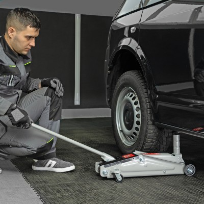 Домкрат гидравлический подкатной, 3 т, высота подъема 150-530 мм Matrix Домкрат гидравлический подкатной, 3 т, высота подъема 150-530 мм Matrix