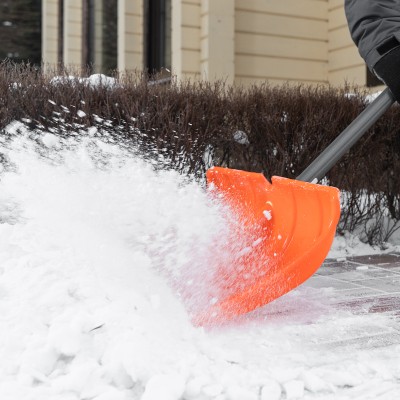 Лопата для уборки снега пластиковая, 490х370х1350 мм, стальной черенок, усиленная Сибртех