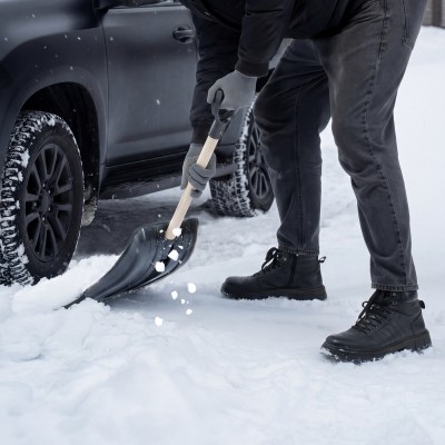 Лопата для уборки снега полипропиленовая, 275х365х870 мм, деревянный черенок, Sparta