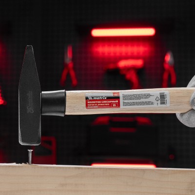 Молоток слесарный, 500 г, квадратный боек, деревянная рукоятка Matrix Молоток слесарный, 500 г, квадратный боек, деревянная рукоятка Matrix