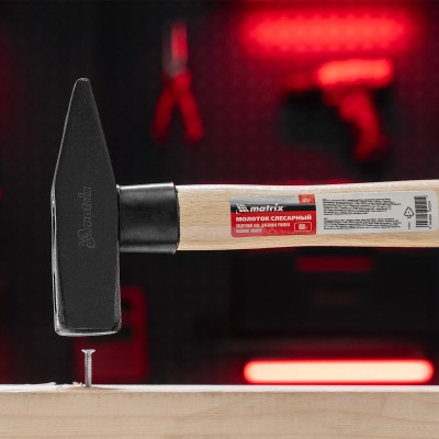 Молоток слесарный, 600 г, квадратный боек, деревянная рукоятка Matrix Молоток слесарный, 600 г, квадратный боек, деревянная рукоятка Matrix