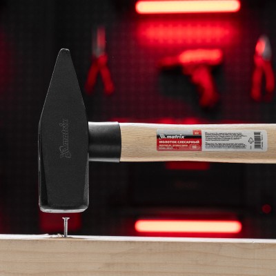 Молоток слесарный, 1500 г, квадратный боек, деревянная рукоятка Matrix Молоток слесарный, 1500 г, квадратный боек, деревянная рукоятка Matrix