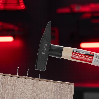 Молоток слесарный, 200 г, квадратный боек, деревянная рукоятка Matrix Молоток слесарный, 200 г, квадратный боек, деревянная рукоятка Matrix