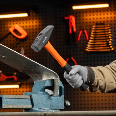 Молоток слесарный, 1000 г, фибергласовая обрезиненная рукоятка Sparta