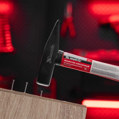 Молоток слесарный, 200 г, фибергласовая обрезиненная рукоятка Matrix