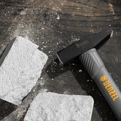 Молоток слесарный, 300 г, кованый, фибергласовая рукоятка c TPR покрытием Denzel Молоток слесарный, 300 г, кованый, фибергласовая рукоятка c TPR покрытием Denzel