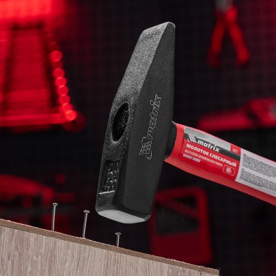 Молоток слесарный, 400 г, фибергласовая обрезиненная рукоятка Matrix