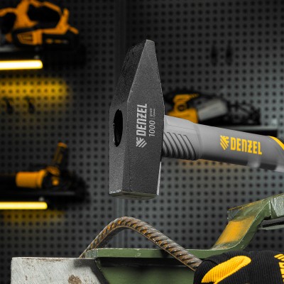 Молоток слесарный, 1000 г, кованый, фибергласовая рукоятка c TPR покрытием Denzel Молоток слесарный, 1000 г, кованый, фибергласовая рукоятка c TPR покрытием Denzel