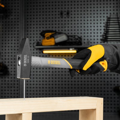 Молоток слесарный, 1000 г, кованый, фибергласовая рукоятка c TPR покрытием Denzel Молоток слесарный, 1000 г, кованый, фибергласовая рукоятка c TPR покрытием Denzel