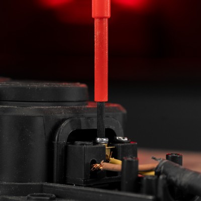 Отвертка Insulated, SL3 x 80 мм, CrMo, до 1000 В, двухкомпонентная рукоятка Matrix Professional Отвертка Insulated, SL3 x 80 мм, CrMo, до 1000 В, двухкомпонентная рукоятка Matrix Professional