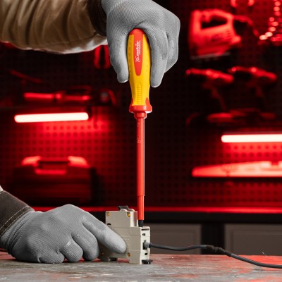 Отвертка Insulated, SL6.5 x 150 мм, CrMo, до 1000 В, двухкомпонентная рукоятка Matrix Professional Отвертка Insulated, SL6.5 x 150 мм, CrMo, до 1000 В, двухкомпонентная рукоятка Matrix Professional