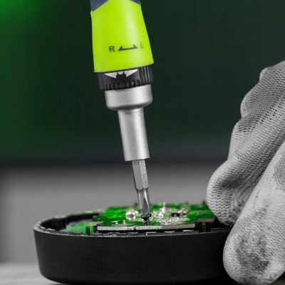 Отвертка реверсивная для точных работ с набором бит и торцевых головок, 32 предмета, CrV Сибртех Отвертка реверсивная для точных работ с набором бит и торцевых головок, 32 предмета, CrV Сибртех