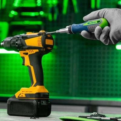 Отвертка реверсивная с набором бит и торцевых головок, 25 шт, CrV, чехол Сибртех Отвертка реверсивная с набором бит и торцевых головок, 25 шт, CrV, чехол Сибртех