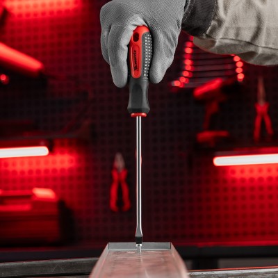 Отвертка Fusion, SL6 х 150 мм, CrV, трехкомпонентная рукоятка "Anti slip" Matrix Отвертка Fusion, SL6 х 150 мм, CrV, трехкомпонентная рукоятка "Anti slip" Matrix