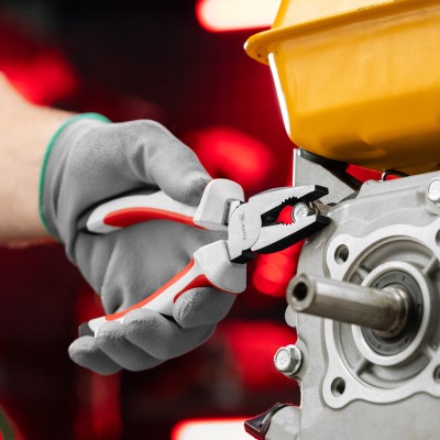 Плоскогубцы Premium, 200 мм, трехкомпонентные рукоятки Matrix Плоскогубцы Premium, 200 мм, трехкомпонентные рукоятки Matrix