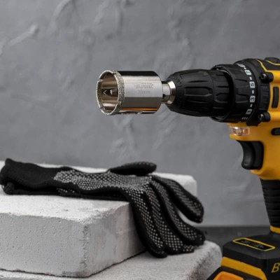 Коронка алмазная 35мм по керамограниту с центровочным сверлом KRANZ Коронка алмазная 35мм по керамограниту с центровочным сверлом KRANZ