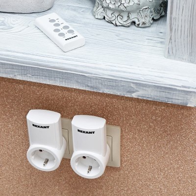 Радиоуправляемая розетка c пультом RX-002 (один пульт, две розетки) 10А/30м REXANT Радиоуправляемая розетка c пультом RX-002 (один пульт, две розетки) 10А/30м REXANT