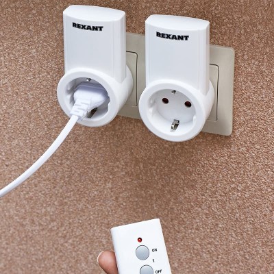 Радиоуправляемая розетка c пультом RX-002 (один пульт, две розетки) 10А/30м REXANT Радиоуправляемая розетка c пультом RX-002 (один пульт, две розетки) 10А/30м REXANT