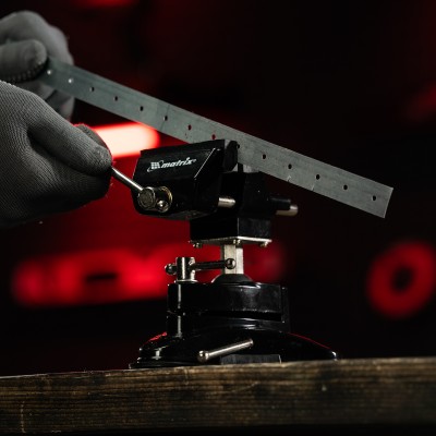 Тиски настольные, резиновая вакуумная присоска, шарнирный механизм, ширина рабочих губок 70 мм Matrix