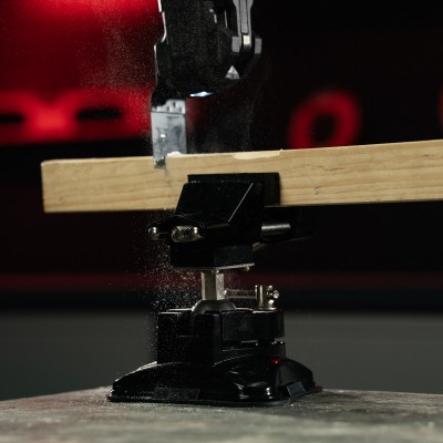 Тиски настольные, резиновая вакуумная присоска, шарнирный механизм, ширина рабочих губок 70 мм Matrix