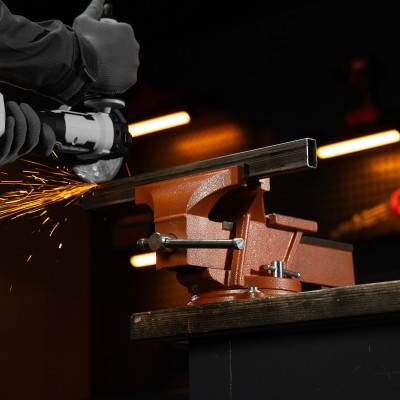 Тиски слесарные, 200 мм, поворотные, с наковальней Sparta