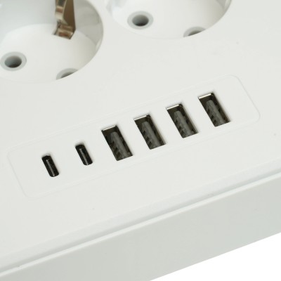 Удлинитель 3-местный c/з 3x1 мм2, 1,8 м, 250В, 10А, 4USB+2Type-C 2,4А, серия Home plus, белый STEKKER HM09-36-02 49972